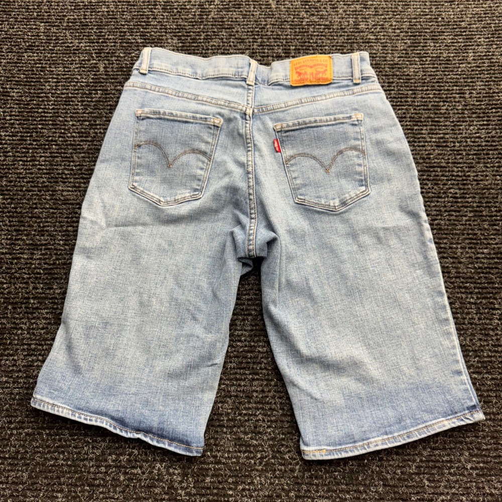 Levis Bermuda Shorts Womens 28 Light Wash Denim Mid Rise 29969-0032 Blue - Picture 10 of 10